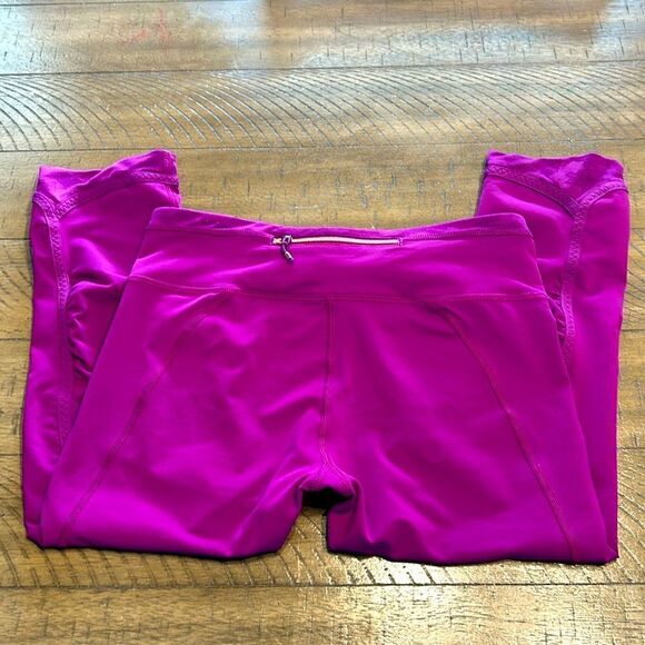 Lululemon capri leggings size 6. Camo - Picture 5 of 16